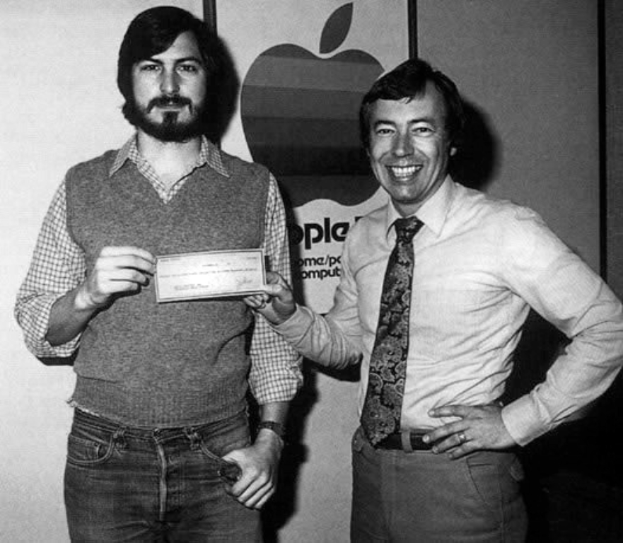 10-Steve-Jobs-With-Mike-Marrkula.jpg